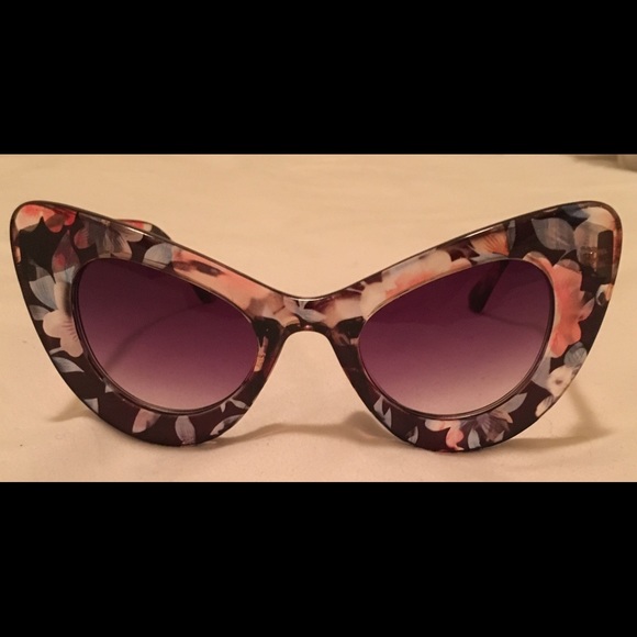 Accessories - New cat eye sunglasses